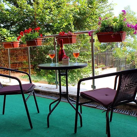 Breeze On The Terrace *