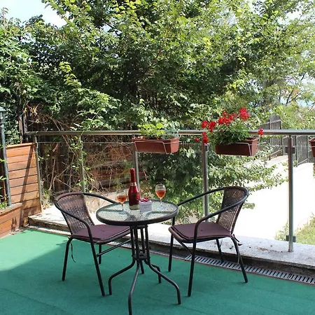 Breeze On The Terrace *